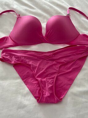 Victoria's Secret lined demi bra and panty set in 36B/L NWT bright pink